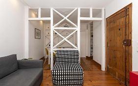 Typical Portuguese Apartment In Sao Bento
